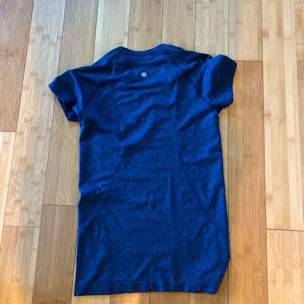 Lululemon Blue Short Sleeve Tee navy swiftly tech size 6